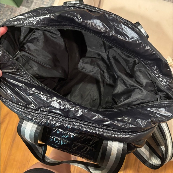 ROLYN BLACK TRAVEL BAG - Picture 7 of 8